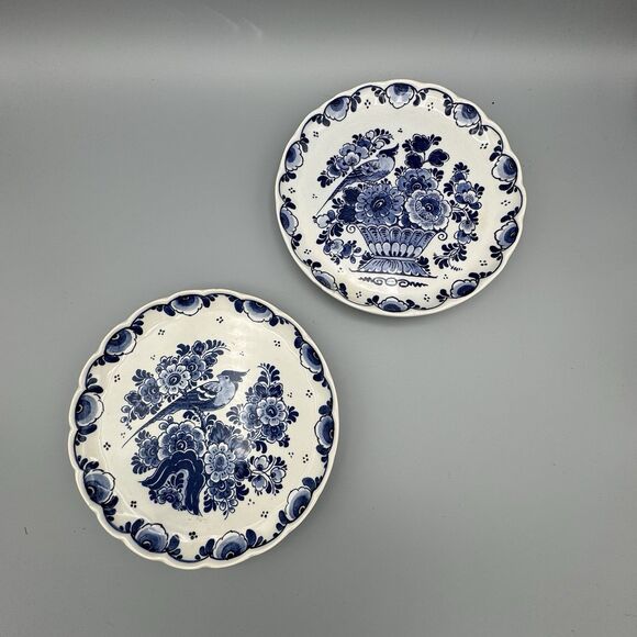 Vtg Pair Round Delft Blue Holland Wall Hangings Hand Painted Flowers Birds 1058 - Picture 2 of 9